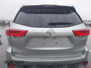 2019 Toyota Highlander LE z VIN 5TDBZRFH9KS975208, wystawiony jako IAAI lot #42277456 z przebiegiem 97 421 mil mil oraz . Historia ofert i sprzedaży dostępna na DreamBid. Obrazek 16.