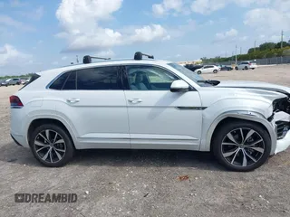 2024 Volkswagen Atlas SEL Premium R-Line с VIN 1V2FE2CA2RC229396, выставлен на аукционе IAAI как лот 42022827 с пробегом 8 691 миль миль и . История ставок и продаж доступна на DreamBid. Изображение 13.