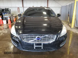 2013 Volvo S60 T5 Premier z VIN YV1612FS1D1220589, wystawiony jako Copart lot #58983665 z przebiegiem 81 341 mil mil oraz Szkoda całkowita • Salvage title. Historia ofert i sprzedaży dostępna na DreamBid. Obrazek 5.