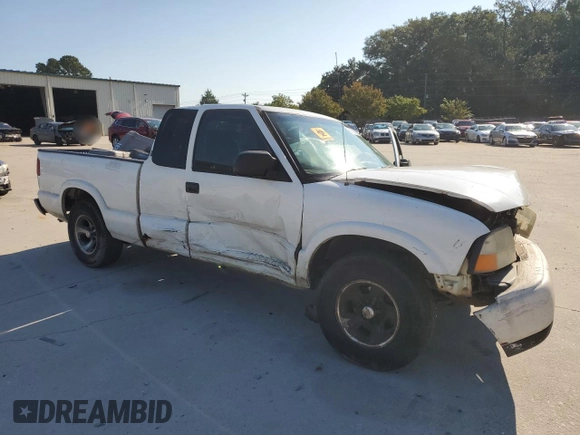 2001 GMC Sonoma SLS w/1SG Pkg with VIN 1GTCS19W518224890, listed as a Copart auction lot 69798054 with 200,891 mi miles and Salvage Title. Bid and sale history available at carsss.com. Image 4.