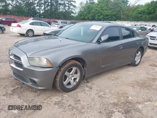 2011 Dodge Charger SE z VIN 2B3CL3CG3BH543535, wystawiony jako IAAI lot #42300953 z przebiegiem 283 011 mil mil oraz . Historia ofert i sprzedaży dostępna na DreamBid. Obrazek 2.