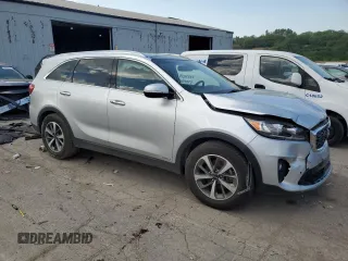 2019 Kia Sorento EX z VIN 5XYPHDA56KG528227, wystawiony jako Copart lot #56522575 z przebiegiem 101 507 mil mil oraz Czysty tytuł • Clean title. Historia ofert i sprzedaży dostępna na DreamBid. Obrazek 4.