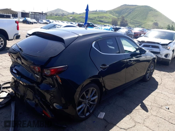 2021 Mazda Mazda3 Hatchback Select with VIN JM1BPAKLXM1327216, listed as a Copart auction lot 46096673 with 21,398 mi miles. Bid and sale history available at carsss.com. Image 3.