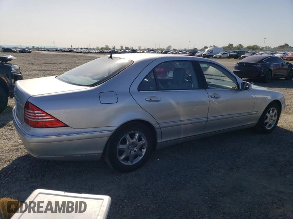 2002 Mercedes-Benz S-Class 5.0L with VIN WDBNG75JX2A306811, listed as a Copart auction lot 52042105 with 206,531 mi miles and Salvage Title. Bid and sale history available at carsss.com. Image 3.