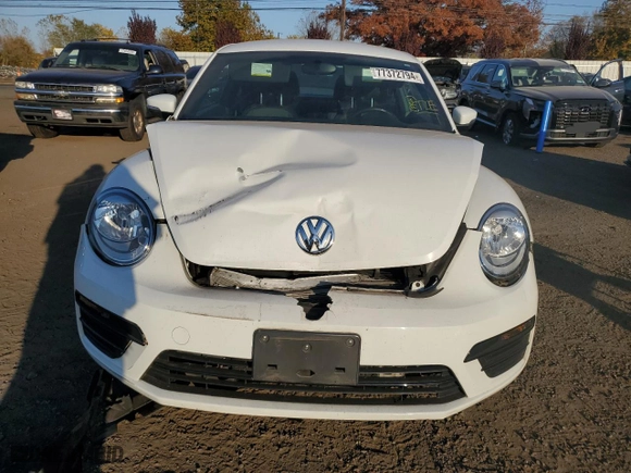 2019 Volkswagen Beetle S with VIN 3VWFD7AT1KM700364, listed as a Copart auction lot 77372794 with 0 mi miles and Salvage Title. Bid and sale history available at carsss.com. Image 5.