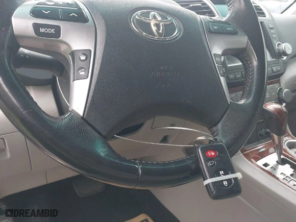 2011 Toyota Highlander Limited with VIN 5TDYK3EH0BS035151, listed as a IAAI auction lot 41281405 with 104,582 mi miles. Bid and sale history available at carsss.com. Image 11.