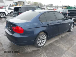 2011 BMW 3 Series 328i xDrive with VIN WBAPK5G50BNN31595, listed as a IAAI auction lot 41873082 with 1 mi miles. Bid and sale history available at carsss.com. Image 4.