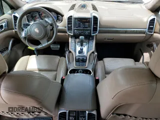 2012 Porsche Cayenne Turbo с VIN WP1AC2A25CLA83496, выставлен на аукционе Copart как лот 60897805 с пробегом 234 808 миль миль и Списание • Salvage title. История ставок и продаж доступна на DreamBid. Изображение 8.