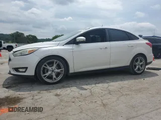 2015 Ford Focus Titanium z VIN 1FADP3J26FL333542, wystawiony jako Copart lot #59855315 z przebiegiem 116 763 mil mil oraz Czysty tytuł • Clean title. Historia ofert i sprzedaży dostępna na DreamBid. Obrazek 1.