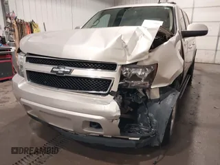 2007 Chevrolet Avalanche LTZ z VIN 3GNFK12367G139144, wystawiony jako IAAI lot #42148086 z przebiegiem 159 007 mil mil oraz . Historia ofert i sprzedaży dostępna na DreamBid. Obrazek 6.