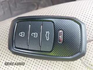 2019 Lincoln MKC Reserve z VIN 5LMCJ3C99KUL03532, wystawiony jako IAAI lot #42595874 z przebiegiem 80 875 mil mil oraz . Historia ofert i sprzedaży dostępna na DreamBid. Obrazek 11.