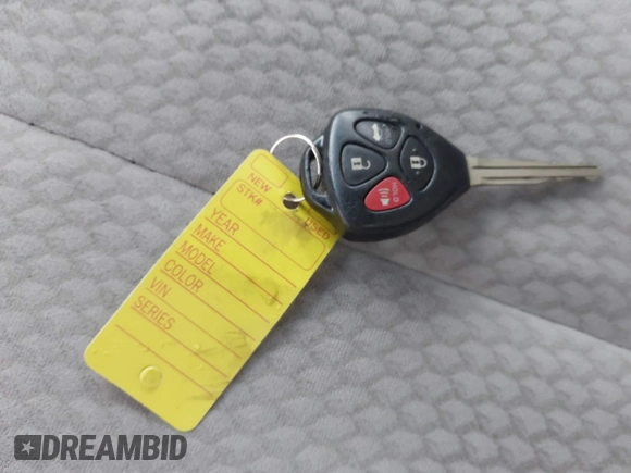 2011 Toyota Camry LE z VIN 4T1BF3EKXBU716690, wystawiony jako IAAI lot #42388917 z przebiegiem 184 053 mil mil oraz . Historia ofert i sprzedaży dostępna na DreamBid. Obrazek 11.