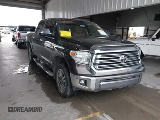 2018 Toyota Tundra SR5 z VIN 5TFAW5F17JX773234, wystawiony jako IAAI lot #41174619 z przebiegiem 73 157 mil mil oraz . Historia ofert i sprzedaży dostępna na DreamBid. Obrazek 1.
