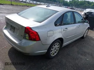 2008 Volvo S40 2.4L с VIN YV1MS382X82376038, выставлен на аукционе IAAI как лот 42236014 с пробегом 139 962 миль миль и . История ставок и продаж доступна на DreamBid. Изображение 4.