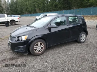 2012 Chevrolet Sonic LS z VIN 1G1JA6SH0C4153698, wystawiony jako Copart lot #48630825 z przebiegiem 119 236 mil mil oraz Czysty tytuł • Clean title. Historia ofert i sprzedaży dostępna na DreamBid. Obrazek 1.