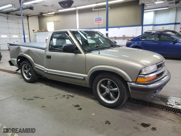 2000 Chevrolet S-10 LS with VIN 1GCCS14W6YK297867, listed as a Copart auction lot 88991925 with 189,214 mi miles and Salvage Title. Bid and sale history available at carsss.com. Image 4.