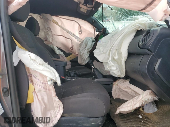 2017 Toyota Tacoma SR5 with VIN 5TFCZ5AN6HX083463, listed as a Copart auction lot 61348895 with 102,927 mi miles and Salvage title. Bid and sale history available at DreamBid. Image 7.