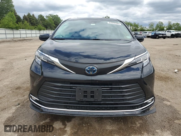 2023 Toyota Sienna XLE z VIN 5TDYRKEC5PS153293, wystawiony jako Copart lot #57975785 z przebiegiem 26 013 mil mil oraz Szkoda całkowita • Salvage title. Historia ofert i sprzedaży dostępna na DreamBid. Obrazek 5.