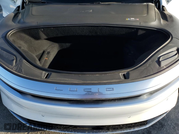 2024 Lucid Air Pure z VIN 50EA1PGA5RA001365, wystawiony jako Copart lot #42654165 z przebiegiem 8878 mil mil oraz Szkody całkowita. Historia ofert i sprzedaży dostępna na DreamBid. Obrazek 11.