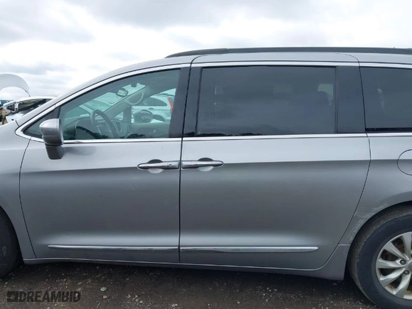 2017 Chrysler Pacifica Touring-L with VIN 2C4RC1BG9HR745099, listed as a IAAI auction lot 41548429 with 1 mi miles. Bid and sale history available at carsss.com. Image 14.
