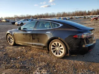 2019 Tesla Model S 75D with VIN 5YJSA1E23KF330239, listed as a Copart auction lot 86737544 with Not provided miles and Salvage title. Bid and sale history available at DreamBid. Image 2.