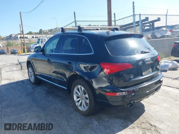 2014 Audi Q5 Premium z VIN WA1CFAFP0EA085858, wystawiony jako IAAI lot #41956522 z przebiegiem Nie podano mil oraz . Historia ofert i sprzedaży dostępna na DreamBid. Obrazek 3.