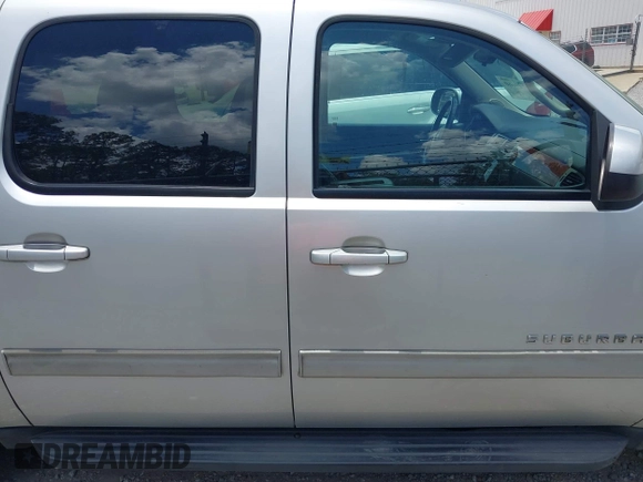 2011 Chevrolet Suburban LS с VIN 1GNSCHE07BR333292, выставлен на аукционе IAAI как лот 42749660 с пробегом 196 544 миль миль и . История ставок и продаж доступна на DreamBid. Изображение 13.