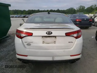 2013 Kia Optima SX z VIN 5XXGR4A62DG118828, wystawiony jako Copart lot #56252725 z przebiegiem 176 359 mil mil oraz Szkoda całkowita • Salvage title. Historia ofert i sprzedaży dostępna na DreamBid. Obrazek 6.