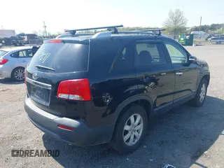 2013 Kia Sorento LX with VIN 5XYKTDA67DG375524, listed as a IAAI auction lot 41824511 with 175,604 mi miles. Bid and sale history available at carsss.com. Image 4.