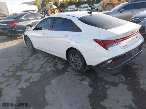 2024 Hyundai Elantra SEL with VIN KMHLM4DGXRU716972, listed as a IAAI auction lot 40711348 with 26,579 mi miles. Bid and sale history available at carsss.com. Image 3.