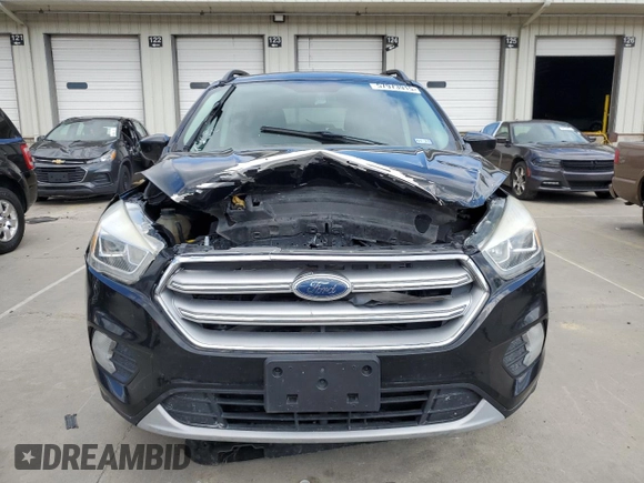 2017 Ford Escape SE z VIN 1FMCU0G93HUF10560, wystawiony jako Copart lot #57973915 z przebiegiem 127 444 mil mil oraz Czysty tytuł • Clean title. Historia ofert i sprzedaży dostępna na DreamBid. Obrazek 5.