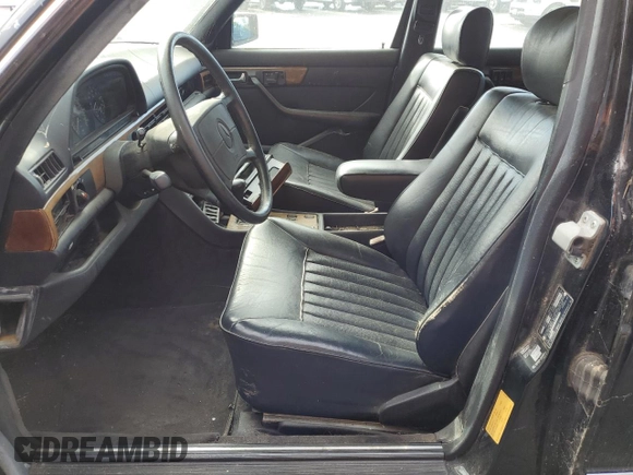 1987 Mercedes-Benz 560 with VIN WDBCA39D4HA360359, listed as a Copart auction lot 80772324 with 203,669 mi miles and Clean Title. Bid and sale history available at DreamBid. Image 7.