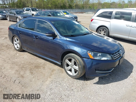 2013 Volkswagen Passat TDI SE with VIN 1VWBN7A33DC030932, listed as a IAAI auction lot 42025937 with 189,238 mi miles. Bid and sale history available at carsss.com. Image 1.