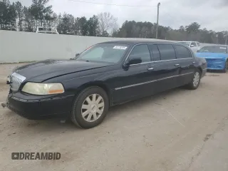 2003 Lincoln Town Car Executive z VIN 1L1FM81W43Y635225, wystawiony jako Copart lot #44170235 z przebiegiem 78 682 mil mil oraz Szkoda całkowita • Salvage title. Historia ofert i sprzedaży dostępna na DreamBid. Obrazek 1.