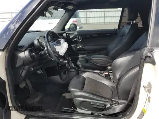 2016 MINI Convertible S с VIN WMWWG9C54G3C21935, выставлен на аукционе Copart как лот 49302455 с пробегом 63 579 миль миль и Списание • Salvage title. История ставок и продаж доступна на DreamBid. Изображение 7.