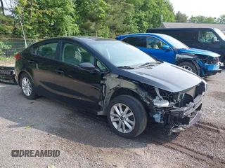 2017 Kia Forte S z VIN 3KPFL4A76HE009647, wystawiony jako IAAI lot #42400267 z przebiegiem 93 415 mil mil oraz . Historia ofert i sprzedaży dostępna na DreamBid. Obrazek 1.