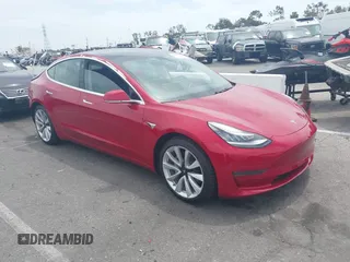2020 Tesla Model 3 Standard Range Plus z VIN 5YJ3E1EA7LF806266, wystawiony jako IAAI lot #42242694 z przebiegiem 42 044 mil mil oraz . Historia ofert i sprzedaży dostępna na DreamBid. Obrazek 1.