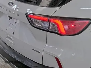 2021 Ford Escape SE z VIN 1FMCU9G64MUA92093, wystawiony jako IAAI lot #42466411 z przebiegiem 72 228 mil mil oraz . Historia ofert i sprzedaży dostępna na DreamBid. Obrazek 1.