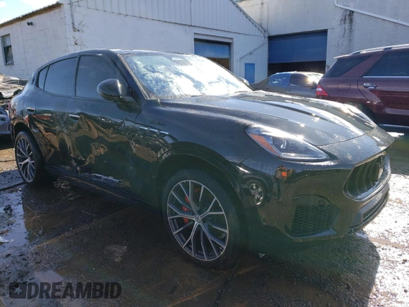 2023 Maserati Grecale Modena z VIN ZN682AVM3P7422553, wystawiony jako Copart lot #43583623 z przebiegiem Nie podano mil oraz . Historia ofert i sprzedaży dostępna na DreamBid. Obrazek 4.
