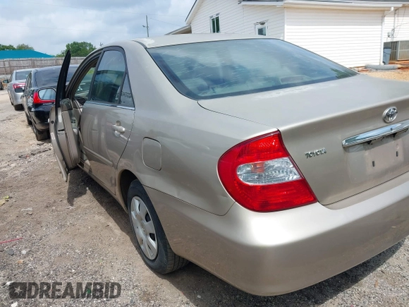 2004 Toyota Camry LE with VIN 4T1BE32K64U265994, listed as a IAAI auction lot 42015312 with 273,408 mi miles. Bid and sale history available at carsss.com. Image 3.