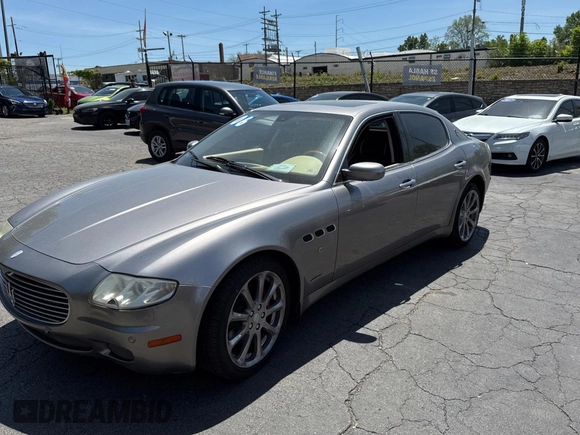 2006 Maserati Quattroporte z VIN ZAMCE39A960021168, wystawiony jako Copart lot #56921785 z przebiegiem 54 505 mil mil oraz Tytuł czysty. Historia ofert i sprzedaży dostępna na DreamBid. Obrazek 2.