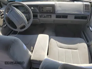 1996 Oldsmobile Cutlass Ciera 1SA VX5 z VIN 1G3AJ55M2T6328418, wystawiony jako Copart lot #77411634 z przebiegiem 29 918 mil mil oraz Szkody całkowita. Historia ofert i sprzedaży dostępna na DreamBid. Obrazek 8.