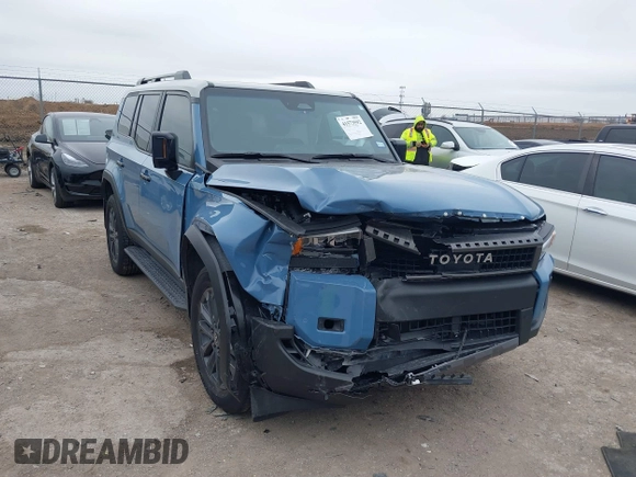 2024 Toyota Land Cruiser z VIN JTEABFAJ9RK015313, wystawiony jako IAAI lot #41573592 z przebiegiem 11 124 mil mil oraz . Historia ofert i sprzedaży dostępna na DreamBid. Obrazek 6.
