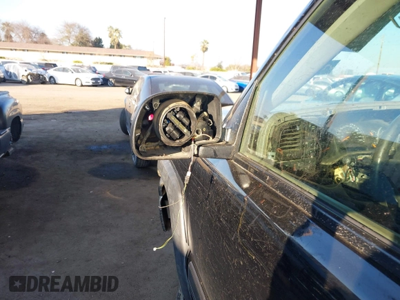 2003 Chevrolet Silverado 1500 LS с VIN 2GCEK19T431132402, выставлен на аукционе IAAI как лот 41278893 с пробегом 167 312 миль миль и . История ставок и продаж доступна на DreamBid. Изображение 15.
