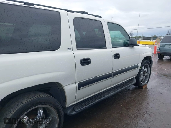 2001 Chevrolet Suburban LS with VIN 3GNEC16T21G209183, listed as a IAAI auction lot 41503236 with 216,462 mi miles. Bid and sale history available at carsss.com. Image 13.