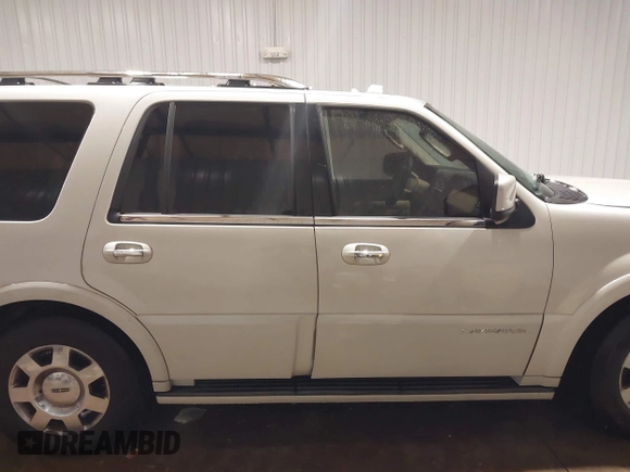 2006 Lincoln Navigator Luxury with VIN 5LMFU27536LJ20869, listed as a IAAI auction lot 41305859 with 166,845 mi miles. Bid and sale history available at carsss.com. Image 13.