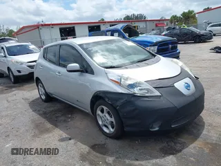2012 Nissan LEAF SL with VIN JN1AZ0CP0CT018121, listed as a IAAI auction lot 42156923 with 116,605 mi miles. Bid and sale history available at carsss.com. Image 1.