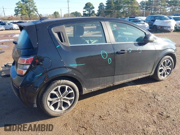 2018 Chevrolet Sonic LT z VIN 1G1JD6SB2J4124719, wystawiony jako IAAI lot #41744967 z przebiegiem 85 988 mil mil oraz . Historia ofert i sprzedaży dostępna na DreamBid. Obrazek 4.