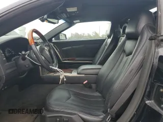 2005 Cadillac XLR z VIN 1G6YV34A855601131, wystawiony jako Copart lot #88100685 z przebiegiem 108 720 mil mil oraz Szkody całkowita. Historia ofert i sprzedaży dostępna na DreamBid. Obrazek 7.