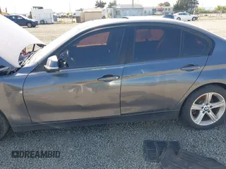 2014 BMW 3 Series 328i z VIN WBA3C1C58EK107050, wystawiony jako IAAI lot #42141433 z przebiegiem Nie podano mil oraz . Historia ofert i sprzedaży dostępna na DreamBid. Obrazek 6.